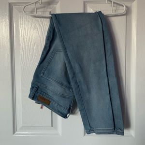 Light washed skinny jeans